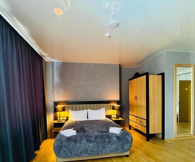 اتاق ساده سه‌ نفره, Green Hotel Ang