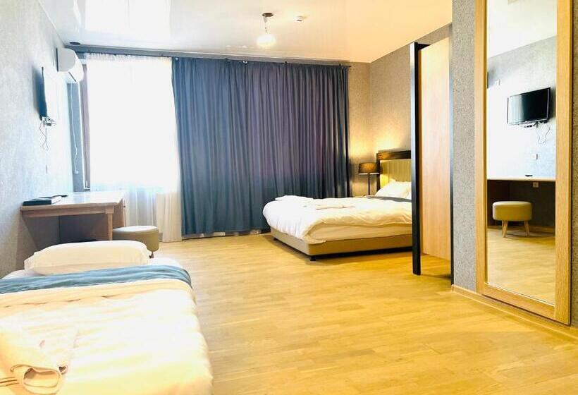 اتاق ساده سه‌ نفره, Green Hotel Ang