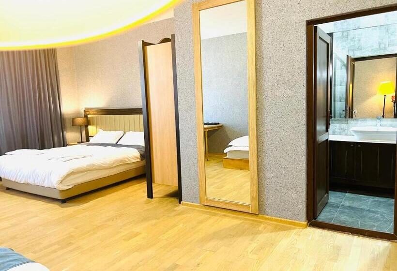اتاق ساده سه‌ نفره, Green Hotel Ang