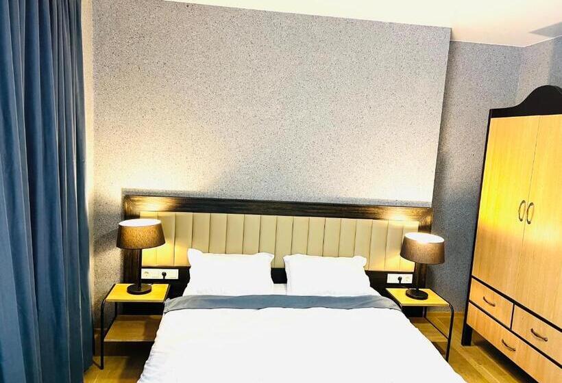 اتاق ساده سه‌ نفره, Green Hotel Ang