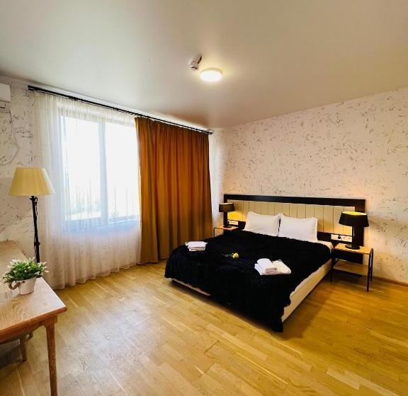 اتاق لوکس, Green Hotel Ang