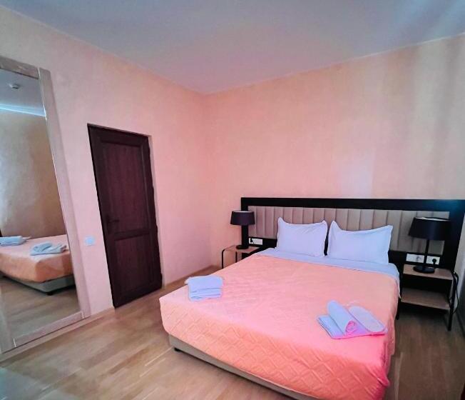 اتاق لوکس, Green Hotel Ang