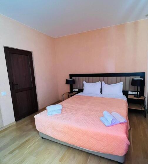 اتاق لوکس, Green Hotel Ang