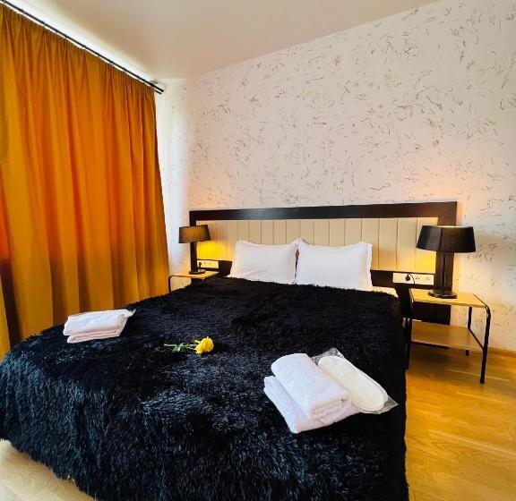 اتاق لوکس, Green Hotel Ang