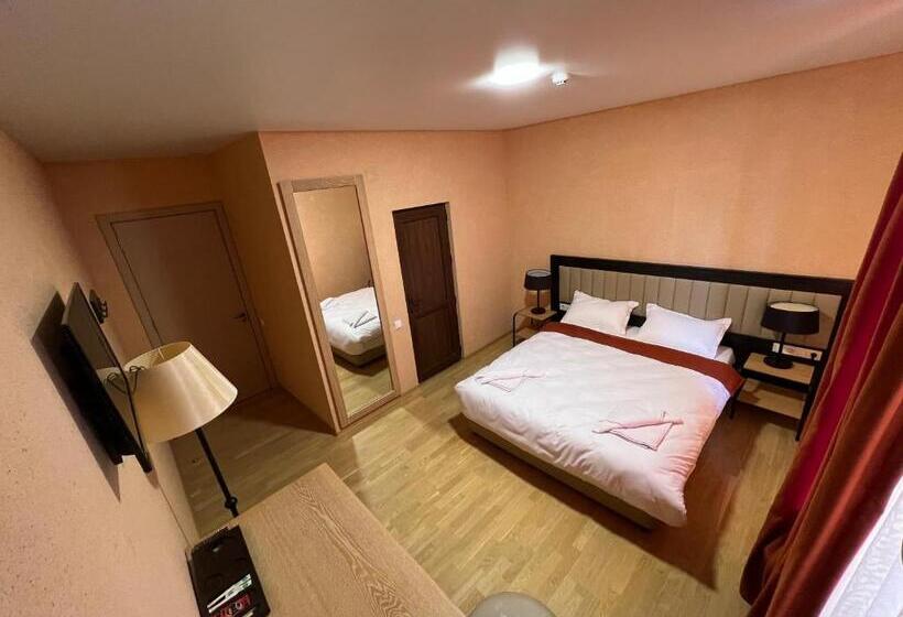 اتاق لوکس, Green Hotel Ang