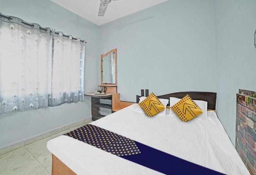Трехместный Номер Классика, Spot On Hotel Ss