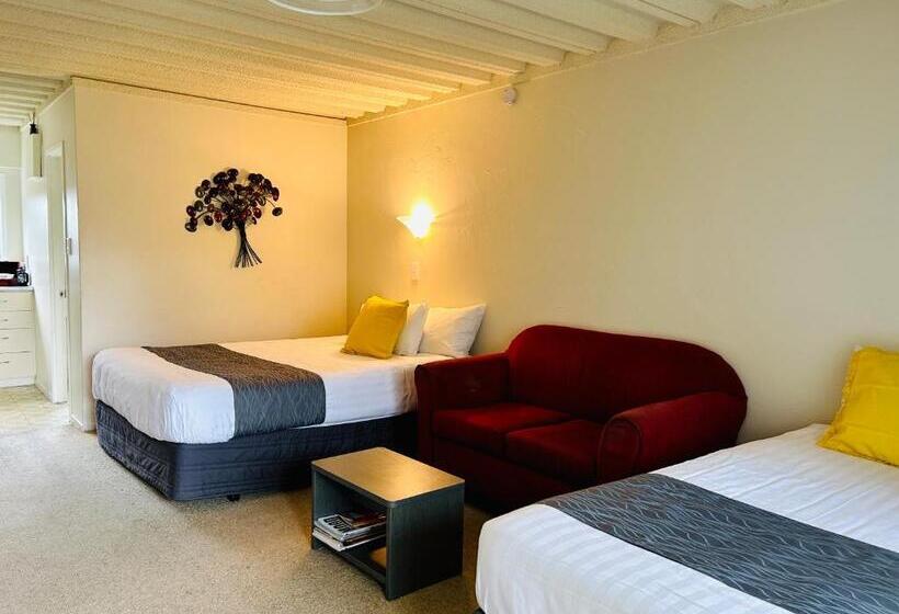 스탠다드 스튜디오, Parkside Motel And Apartments