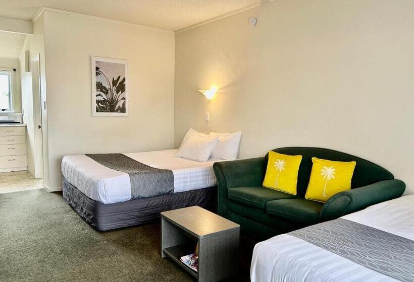 Студия Стандарт, Parkside Motel And Apartments