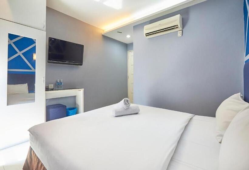 Номер Deluxe, Swing And Pillows At Pj Kd