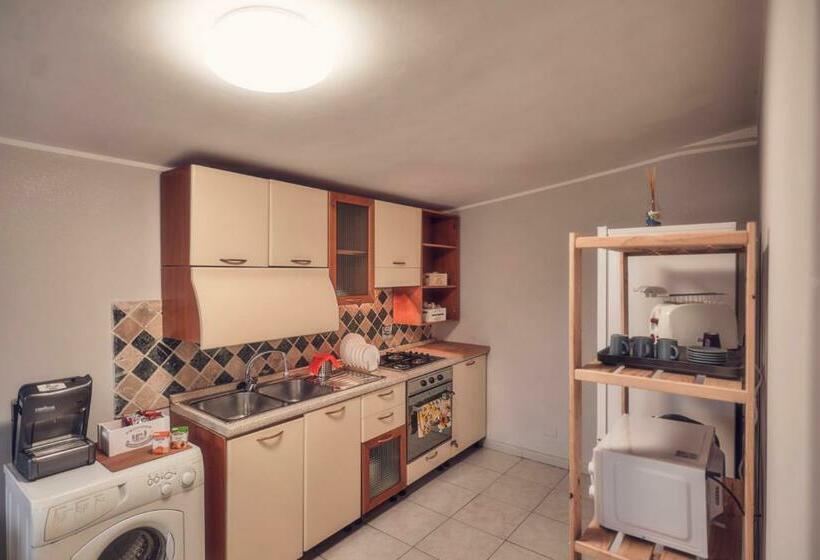 اتاق لوکس, Travelershome Ciampino 170 Station Street