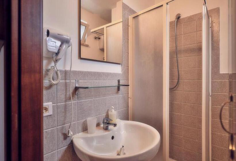 Standard room with outdoor bath, Travelershome Ciampino 170 Station Street