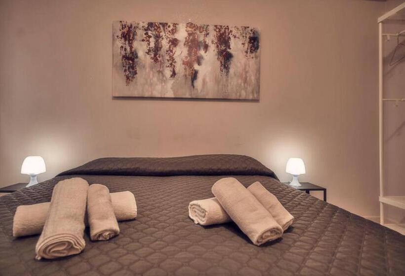 اتاق لوکس, Travelershome Ciampino 170 Station Street