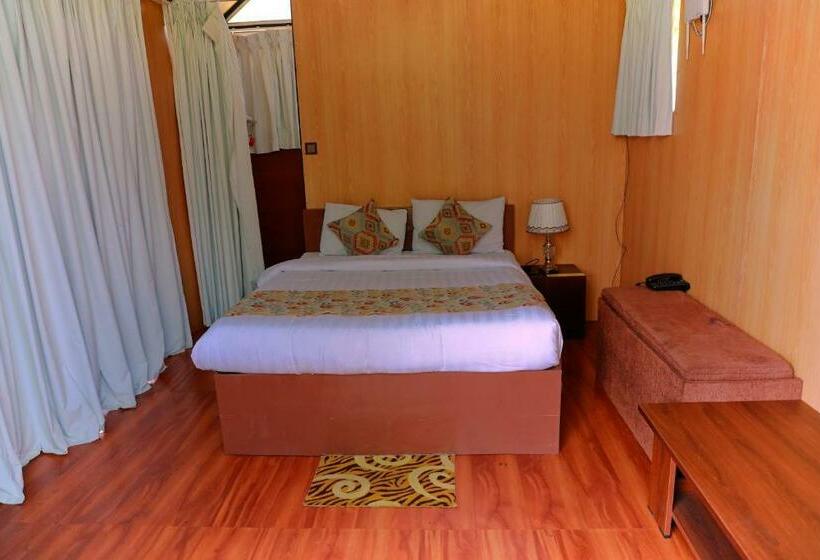 Номер Стандарт Вид на Озеро, Kolonne Riverside Garden