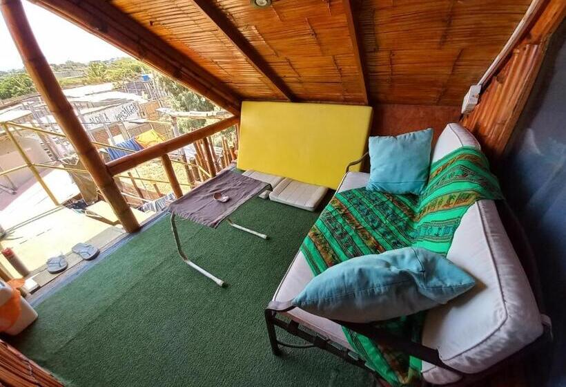 بانگلوی استاندارد با چشم‌انداز دریا, Wally S House Mancora
