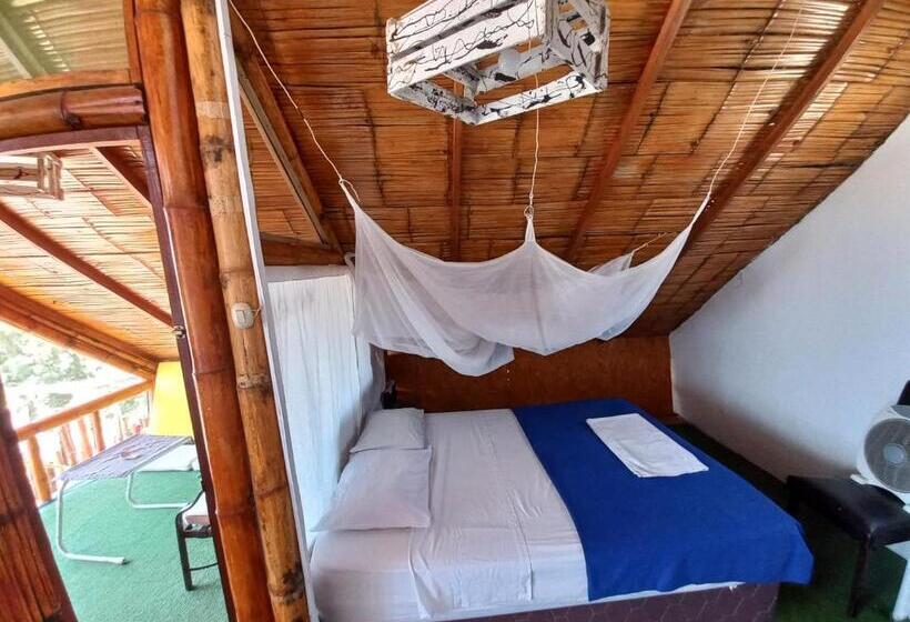 بانگلوی استاندارد با چشم‌انداز دریا, Wally S House Mancora