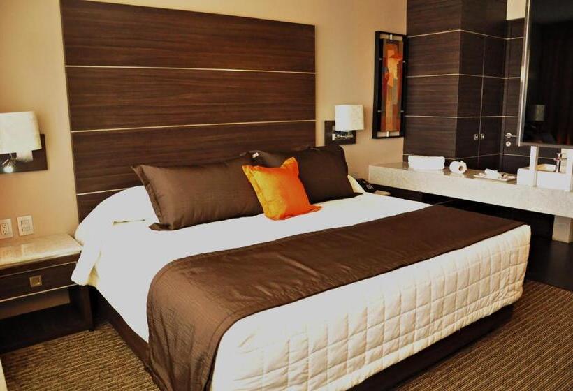 سوییت جونیور, Real Alameda De Queretaro