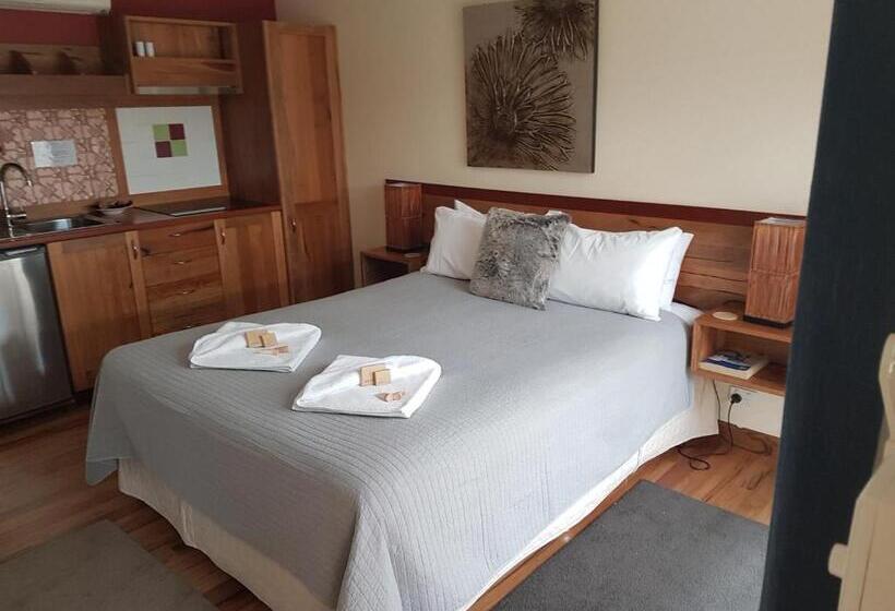 스탠다드 스튜디오, Adamsons Riverside Accommodation