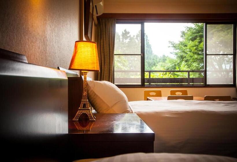 Четырехместный Номер Стандарт Вид на Сад, 료칸 여명 旅館 黎明 Ryokan Reimei