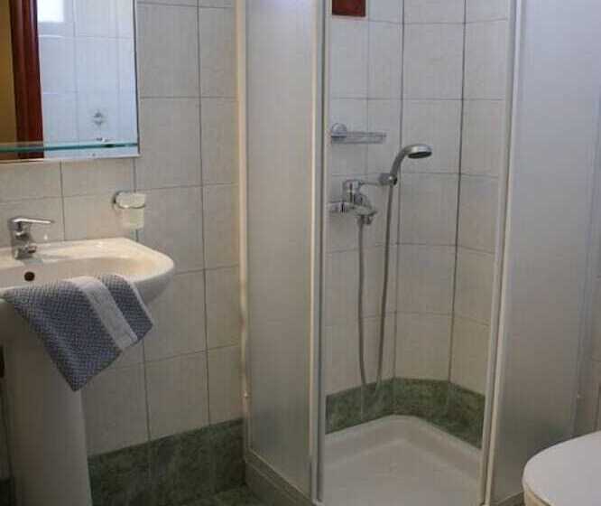 Студия Стандарт, Plaka Hotel I