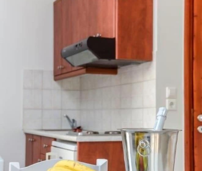 Студия Стандарт, Plaka Hotel I