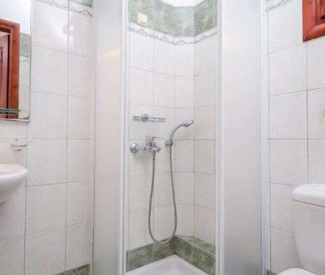 Студия Стандарт, Plaka Hotel I