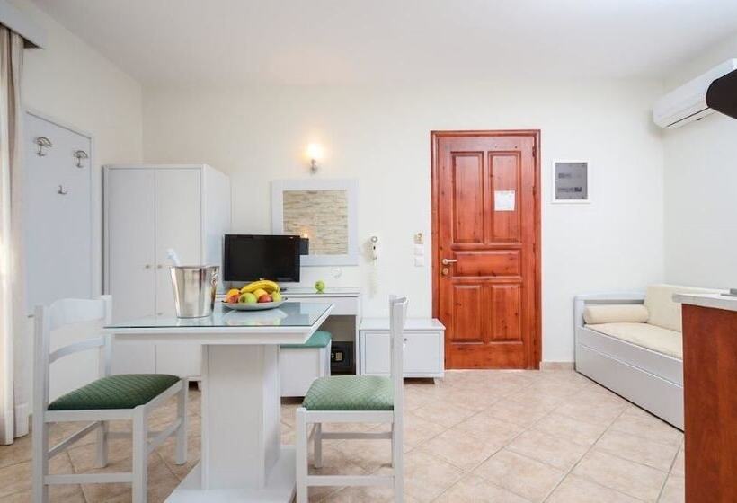 Студия Стандарт, Plaka Hotel I