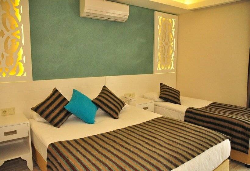 Standard Triple Room Sea View, Aura Boutique