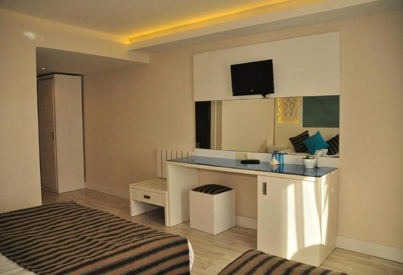 Triple Room Sea View, Aura Boutique