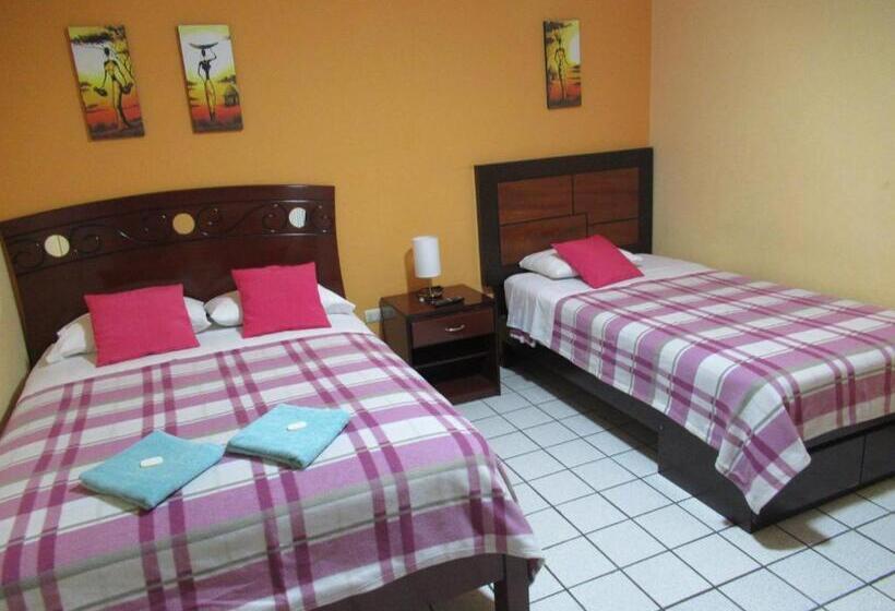 اتاق استاندارد سه نفره, Kurmi Hostel Lima Airport