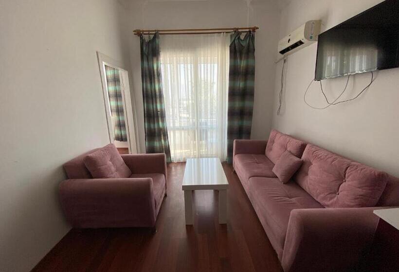 سوییت با چشم‌انداز دریا, Finike Marina