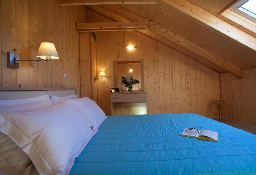 اتاق راحتی سه تخته, Grand Theoni Boutique Hotel & Spa