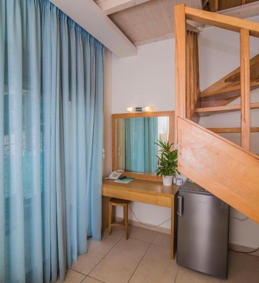 اتاق راحتی سه تخته, Grand Theoni Boutique Hotel & Spa
