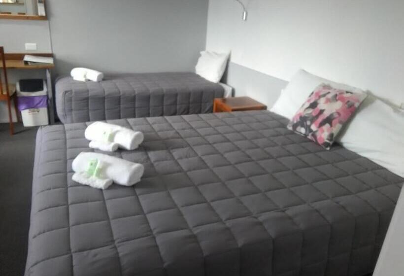 Семейный Номер, Civic Motel Grafton