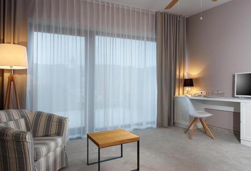 带阳台套房, Cihelny Golf & Wellness Resort