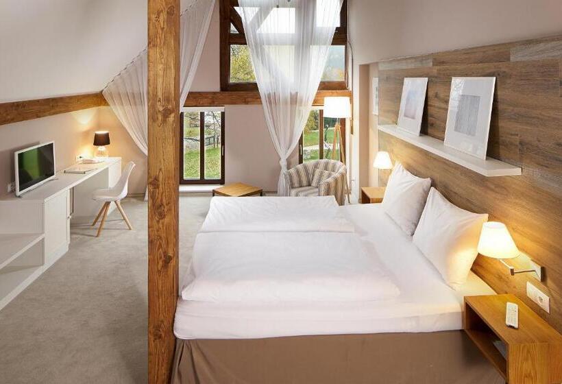 سوییت جونیور, Cihelny Golf & Wellness Resort