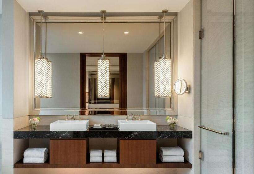 اتاق لوکس با تخت بزرگ, The Capitol Kempinski Hotel Singapore
