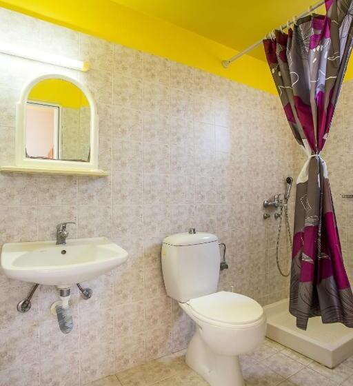 استودیوی استاندارد, Vickys Studios Faliraki