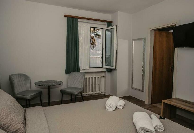 Номер Стандарт Вид на Озеро, Albergo Ristorante Al Portico