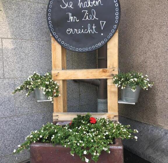 Номер Стандарт, Gasthof „zum Schwan“