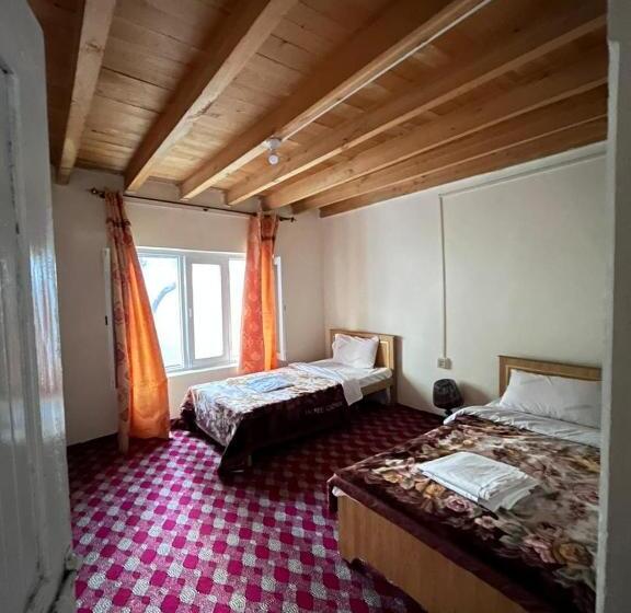 اتاق لوکس, Karakorum Family Guest House Hunza