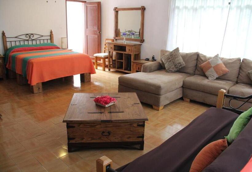Deluxe Suite King Bed, La Villa Real