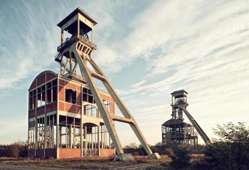 اتاق راحتی, Terhills