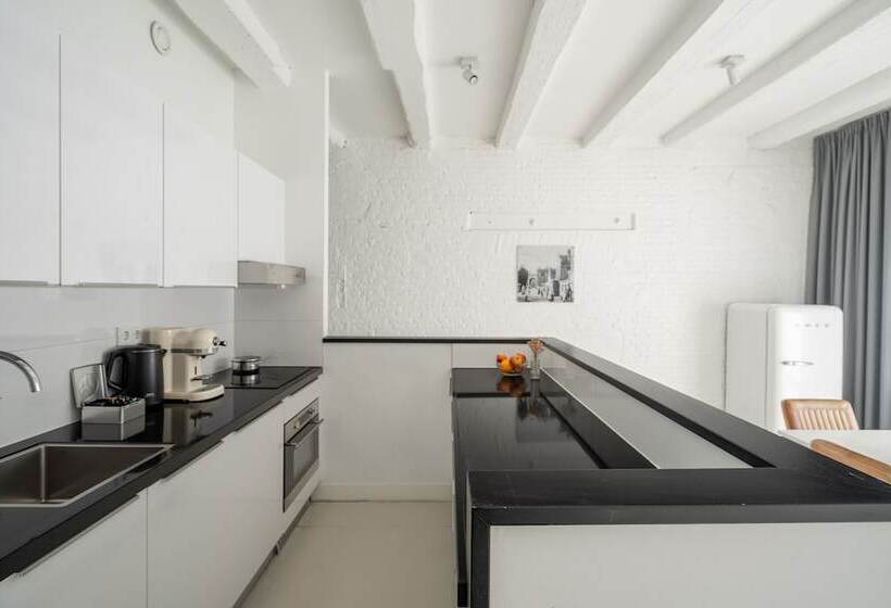 2 Bedroom Family Apartment, Yays Amsterdam Salthouse Canal By Numa