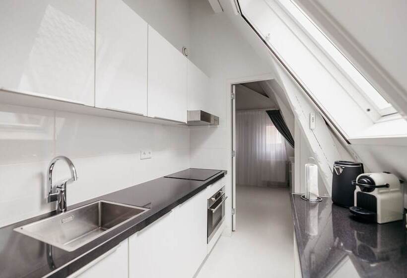 1 Bedroom Apartment, Yays Amsterdam Salthouse Canal By Numa