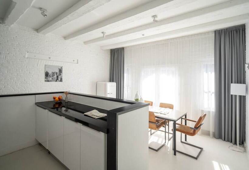 2 Bedroom Family Apartment, Yays Amsterdam Salthouse Canal By Numa