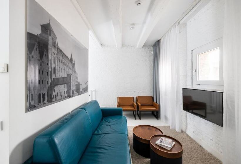 2 Bedroom Family Apartment, Yays Amsterdam Salthouse Canal By Numa