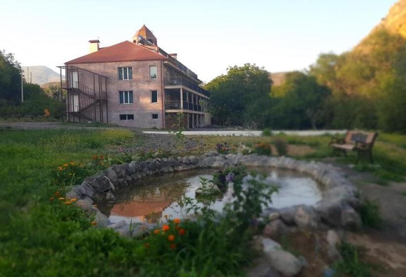 سوئیت با تخت بزرگ, Areni Lodge