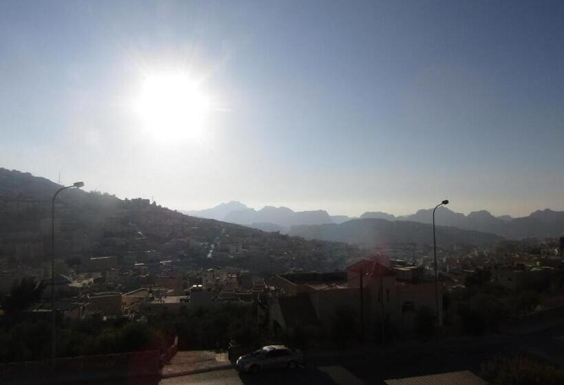 اتاق استاندارد با چشم‌انداز کوهستان, Petracrystal