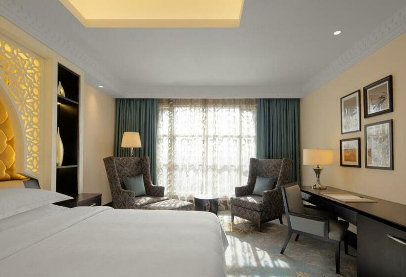 Номер Deluxe Кровать Кинг Вид на Город, Sheraton Sharjah Beach Resort And Spa
