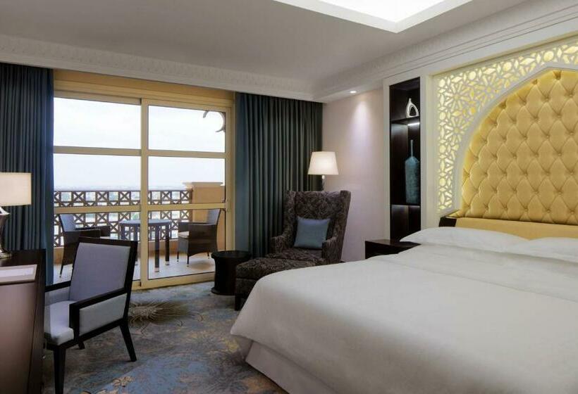 Номер Deluxe Кровать Кинг Вид на Город, Sheraton Sharjah Beach Resort And Spa